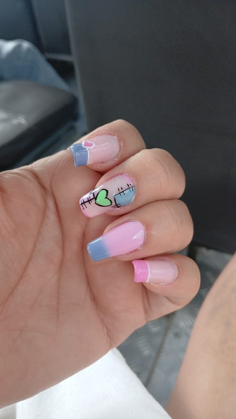Diseno rosa y lila con corazon